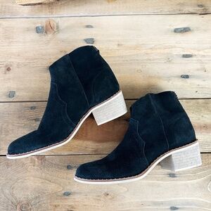 Crevo Clara Black Suede Leather Western Booties Boots‎ Sz 8 Like NEW Ankle
